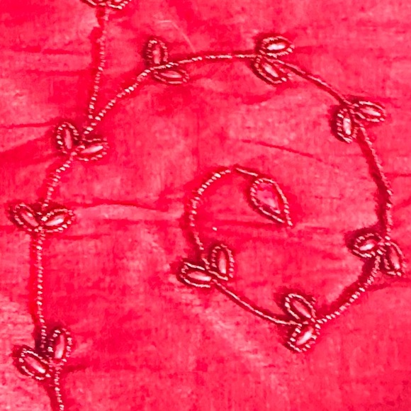 🎄🌟HP🌟Elegant Red Taffeta Beaded Button Back Christmas Tree Skirt 53" Diameter - Picture 13 of 13